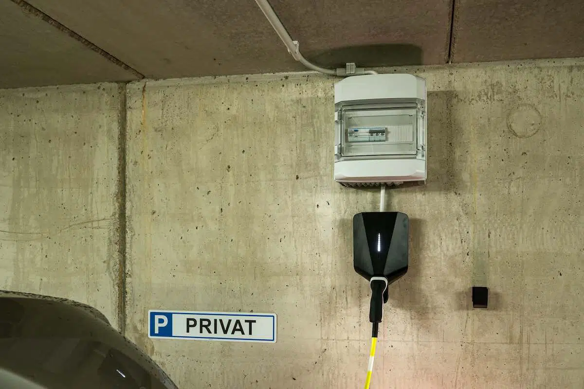 Cargador Wallbox instalado garaje comunitario